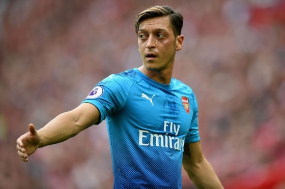 Barca bất ngờ chuyển hướng chiêu mộ Mesut Ozil