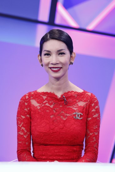 Đến với chương trình, hình tượng siêu mẫu nghiêm khắc của Xuân Lan biến mất và thay vào đó là một MC đầy hóm hỉnh, nhõng nhẽo