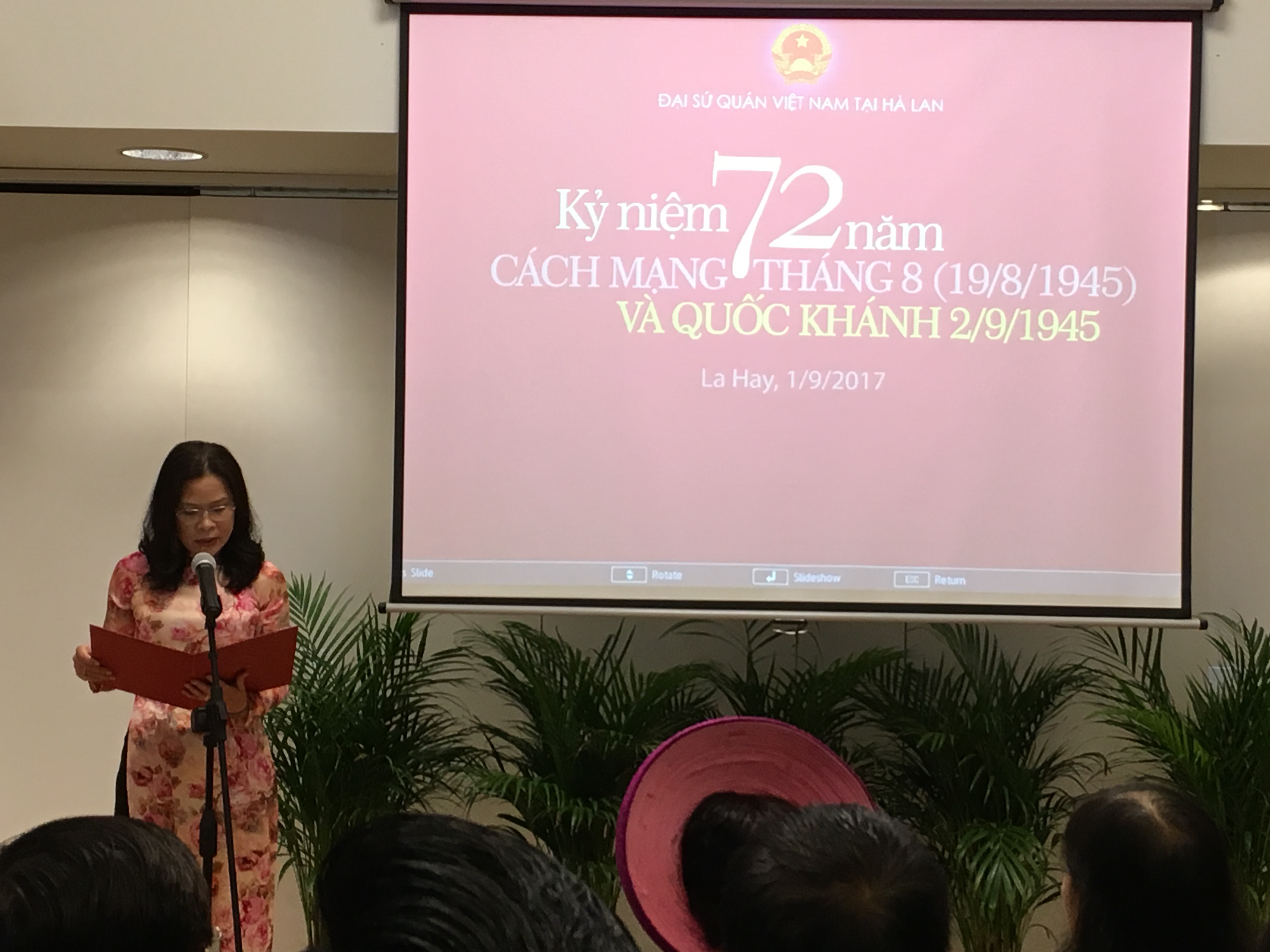 Sáng 1/9, Đại sứ Việt Nam tại Hà Lan Ngô Thị Hòa cũng đã chủ trì lễ kỷ niệm 72 năm Cách mạng Tháng 8