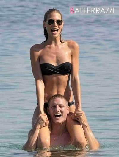 Bastian Schweinsteigercùng vợ là siêu mẫu Sarah Brandner thời còn mặn nồng