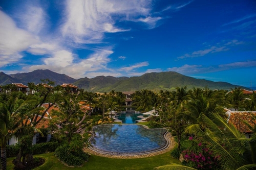  Sở hữu vẻ đẹp đầy mê hoặc, độc đáo mang đậm phong cách kiến trúc cổ điển Indochine kết hợp với những thiết kế sang trọng, tiện nghi và dịch vụ cao cấp, The Anam hứa hẹn là điểm dừng chân “hot” nhất mùa hè tại xứ biển Nha Trang xinh đẹp.