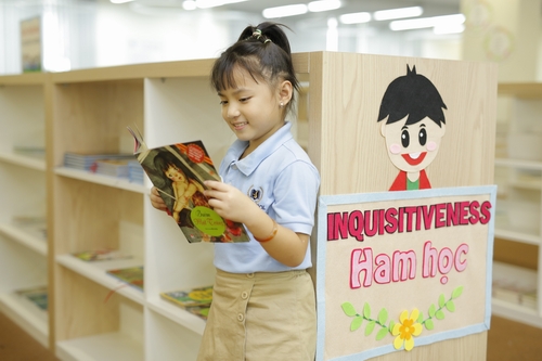 Trường Vinschool Central Park có 2 thư viện, dành cho học sinh Tiểu học và Trung học với rất nhiều các đầu sách về nhiều lĩnh vực khác nhau như Toán, Văn học, Khoa học khám phá, tiếng Anh… Nhà trường cũng rất chú trọng phát triển văn hoá đọc cho học sinh.