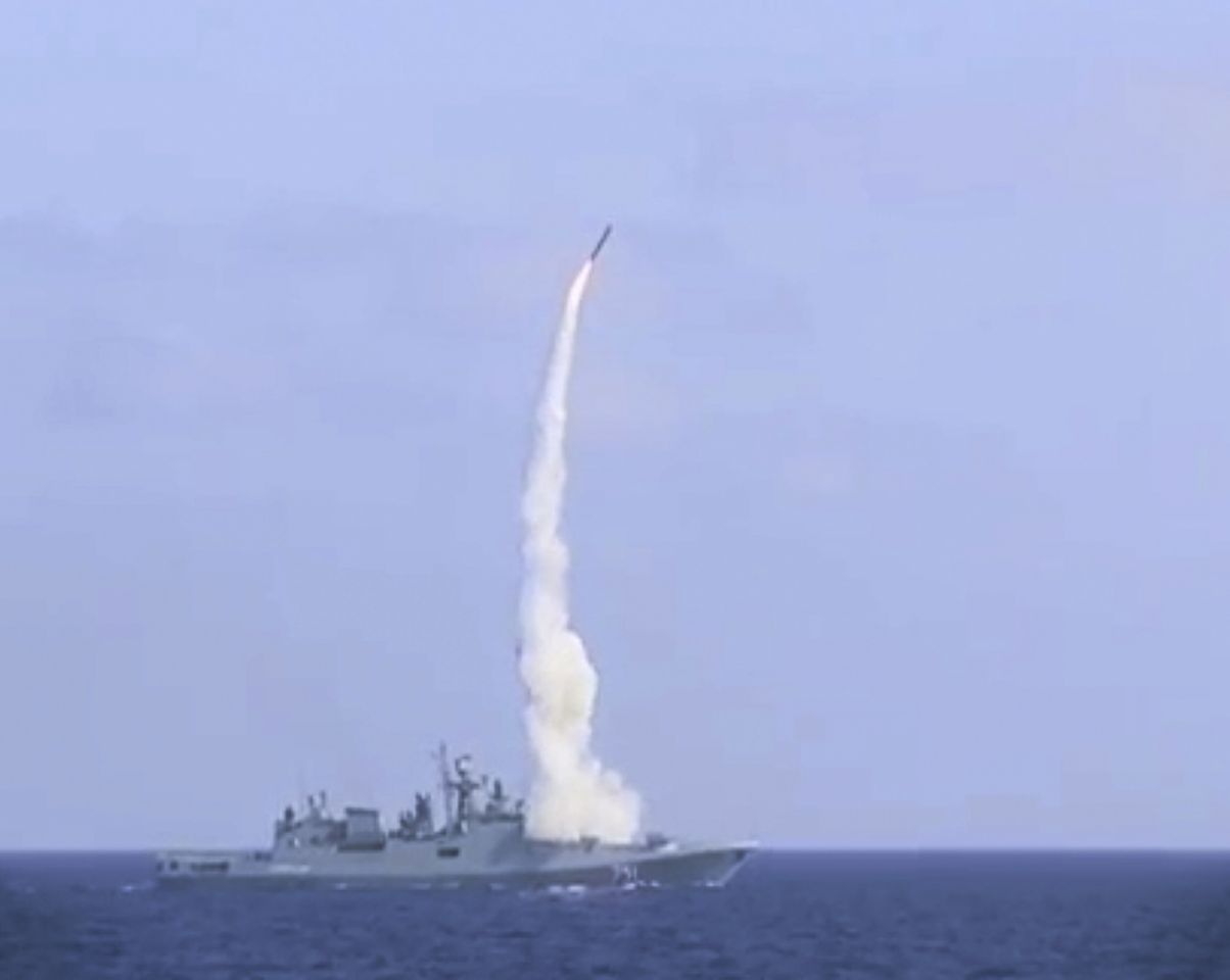 Cuộc tấn công bằng tên lửa của Nga đã giúp mở đường cho quân đội Syria tiến như vũ bão vào Deir ez-Zor