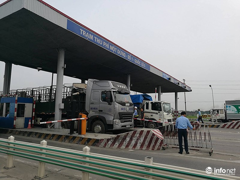 Trạm BOT Văn Lâm đang tê liệt, quốc lộ 5 tắc kéo dài vì... tiền lẻ