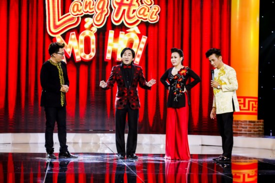 NSƯT Kim Tử Long xúc động và nhớ lại hoàn cảnh của mình cách đây 17 năm ngày mẹ mất. 