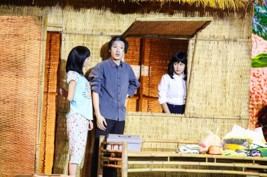 Tiếp tục với đề tài gia đình gần gũi và dễ đi vào lòng người, đội Tươi mang đến tiết mục Con yêu. 