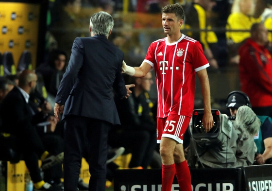 Chelsea, Arsenal,Liverpool bí mật &quot;săn&quot; Muller!