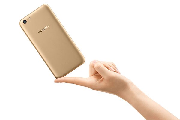 A71 còn được trang bị bộ nhớ trong 16GB hỗ trợ mở rộng lên tới 256GB. Máy được thiết kế với 2 khe cắm SIM và 1 khe cắm thẻ nhớ riêng biệt, nguồn pin 3.000mAh.