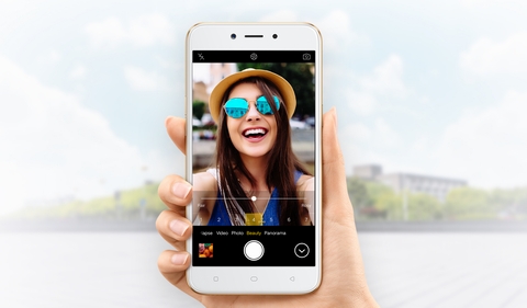 Tuy camera selfie chỉ 5MP nhưng lại có tính năng làm đẹp tự nhiên, chế độ xóa phông ảo diệu. Trong khi đó, camera sau 13MP tích hợp nhiều chế độ chụp ảnh – lấy nét theo pha (PDAF), chế độ chụp ảnh siêu nét với độ chi tiết lên đến 50 triệu điểm ảnh (Ultra HD), chụp ảnh ngược sáng (HDR), chụp ảnh toàn cảnh (Panorama),...