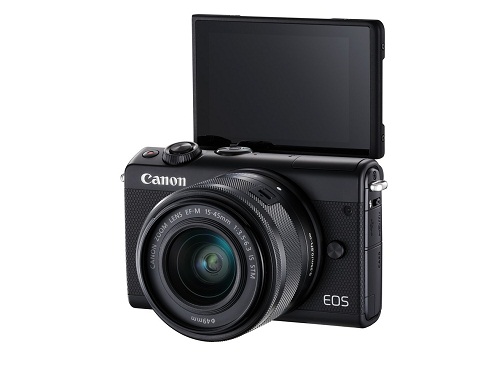 EOS M100 hiện có ba màu: xám, đen và trắng. Với trọng lượng thân máy chỉ 302 gam, EOS M100 có kiểu dáng nhỏ gọn, thời trang và các phím chức năng được thiết kế thông minh nhằm tạo sự tiện lợi tối đa khi thao tác. Điểm nổi bật của EOS M100 là chế độ chụp chân dung tự động với tính năng Smooth Skin (làm đẹp da). Màn hình cảm ứng trực quan 3.0 cho phép điều chỉnh nhanh độ sáng, độ nhòe nền, hẹn giờ và thậm chí lựa chọn cấp độ làm mịn da, việc selfie trên EOS M100 trở nên dễ dàng.