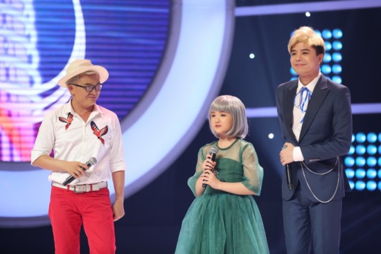 Với phần phỏng vấn nhanh trên sân khấu, Bích Ngọc khiến nhiều người bất ngờ với hình ảnh “bà cụ non” đầy sâu sắc của mình. 