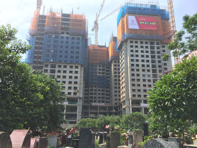 Cao ốc xây nội đô, dân khổ sở vì tắc đường