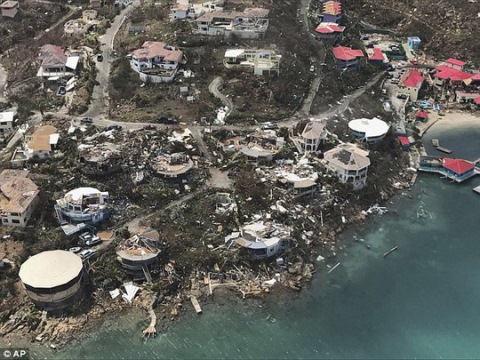 Bão Irma thổi bay nhà tù, hơn 100 tù nhân trốn thoát
