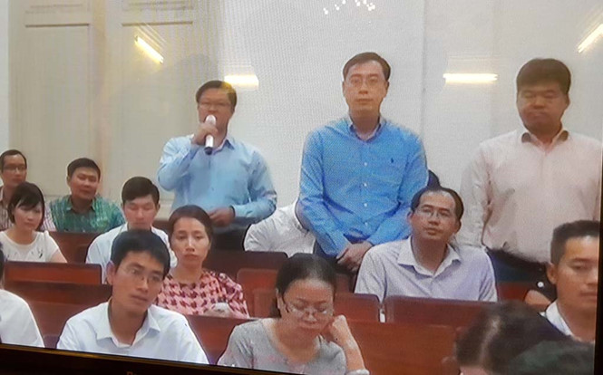 ác lãnh đạo của Lọc hóa dầu Bình Sơn có mặt tại tòa sáng nay, 11.9