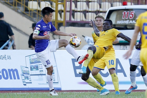 Các đội bóng của bầu Hiển đồng loạt đứng ở các vị trí cao sau khi V-League trở lại (ảnh: Gia Hưng)