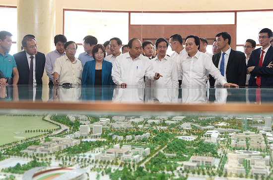 Thủ tướng tham quan sa bàn