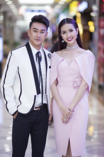 Tại sự kiện, Phan Thị Mơ gặp gỡ Hoàng Kỳ Nam. Được biết, lâu lắm rồ, Mơ Phan và chàng ca sĩ này mới có dịp hội ngộ cùng nhau. 