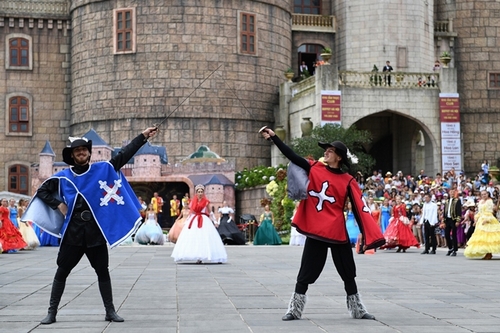 86 nghệ sỹ quốc tế sẽ khuấy động phố đi bộ bằng show carnival hoành tráng