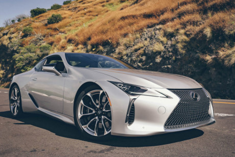 2. Lexus LC500 trang bị động cơ V8, dung tích 5.0 lít, thiết kế ấn tượng, có thể cạnh tranh với BMW 6-Series, có giá bán đề xuất 92.000 USD.