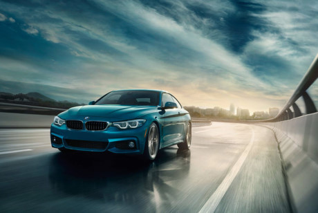 3. BMW 440i là xe sang có hiệu suất với hệ dẫn động bánh sau tốt nhất, sở hữu động cơ Twin Turbo, dung tích 3.0 lít, giá bán đề xuất hợp lý 49.700 USD.