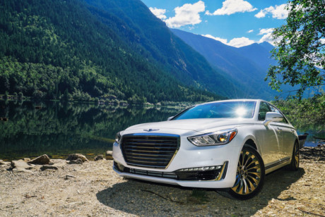 5. Genesis G90 là lá cờ đầu sang chảnh mới của Hyundai, trang bị động cơ V8, dung tích 5.0 lít, có thể cạnh tranh với những đối thủ tốt nhất đến từ Đức và Nhật Bản. Xe có giá bán đề xuất 72.200 USD.