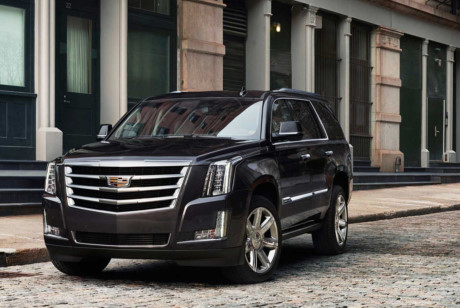 11. Cadillac Escalade Platinum thiết kế đậm, to lớn, đúng phong cách xế sang của Mỹ. Xe có động cơ V8, dung tích 6.2 lít, giá bán đề xuất 96.390 USD.