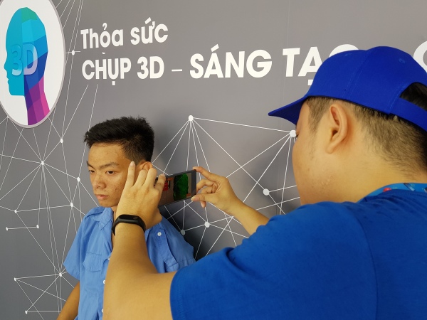 Xperia XZ1 cho phép tùy chọn chụp 360 độ toàn bộ phần đầu hay 180 độ khuôn mặt.