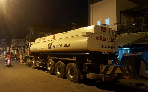 Bắt quả tang &quot;rút ruột&quot; xăng máy bay: Phần nổi của tảng băng chìm