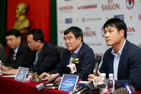 Vì sao VFF nói &quot;có&quot;, HLV Hữu Thắng nói &quot;không&quot;?