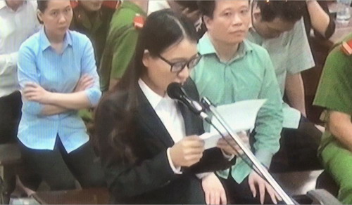 'Bóng hồng' thân thiết với Hà Văn Thắm nức nở xin được hưởng án treo