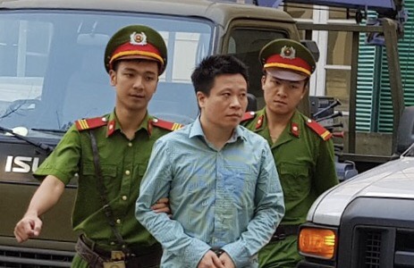 Hà Văn Thắm: 'Bị cáo chưa đủ bản lĩnh ép bà Phấn bán ngân hàng'
