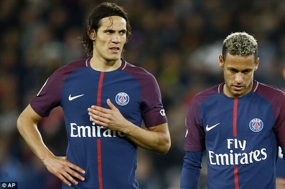 Neymar gây sốc yêu cầu PSG bán gấp Cavani!