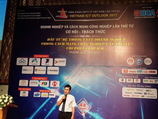 Ông Hoàng Quốc trường - Phó Giám đốc VNPT TP.HCM trình bày tham luận tại VIO 2017