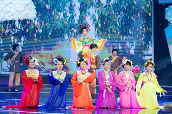 Khánh Nhi với tiết mục 