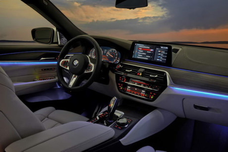 Mẫu xe mới được BMW giới thiệu tại triển lãm Frankfurt trước khi được bán ra chính thức tại thị trường Anh từ tháng 11 năm nay.