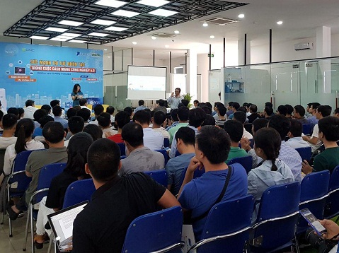 Hội trường với sức chứa của DNC Đà Nẵng với sức chứa khoảng 300 người đã chật kín không còn chỗ trống.