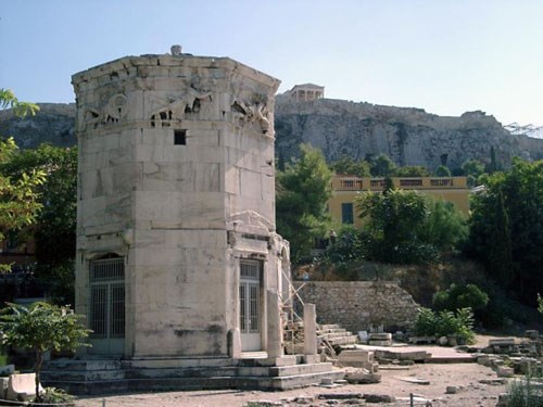 Archytas đã thiết kế và chế tạo thành công một con chim bồ câu bằng gỗ sử dụng hơi nước nén để hoạt động và bay. Theo thiết kế, trước khi hết cạn hơi nước, con chim bồ câu gỗ trên có thể bay khoảng 200-300 m.