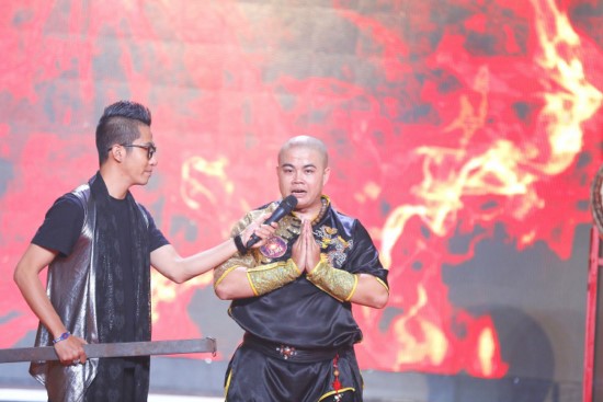 Theo ông Hoàng chia sẻ thì Minh Long vẫn còn giận vì cha không đi tìm mình nhưng hứa trong dịp lên Tây Ninh diễn sắp tới sẽ ghé thăm ông.