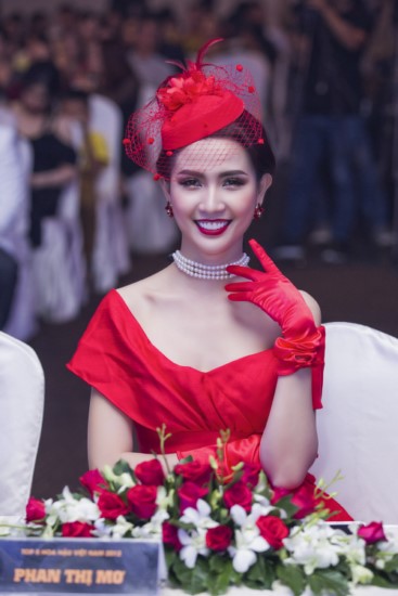 Có thể nói, thời gian gần đây, Mơ Phan có nhiều sự thay đổi về hình ảnh cũng như phong cách thời trang của mình. 