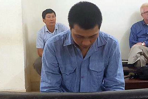 Nổi máu dê, gã tài xế hiếp dâm bé gái 13 tuổi trên xe