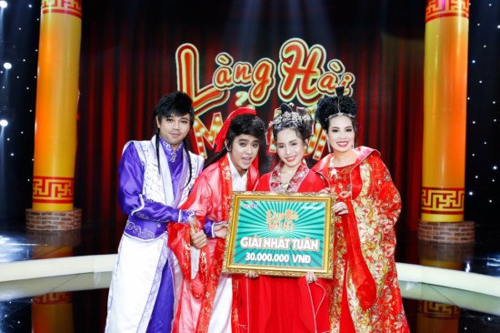 Việt Hương ví đội Ngẫu Nhiên như một món đặc sản tại Làng Hài Mở Hội năm nay.