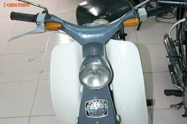 Mặc dù về ngoại hình và một số chi tiết của chiếc xe đã bị han gỉ theo thời gian bởi nó đã có tuổi đời lên đến 59 năm, tuy nhiên để còn giữ và đi được cho đến ngày nay cũng là một việc không hề dễ dàng. Trên chiếc xe này, phần đầu xe vẫn còn nguyên xin với đèn pha, xi nhan, yếm... 