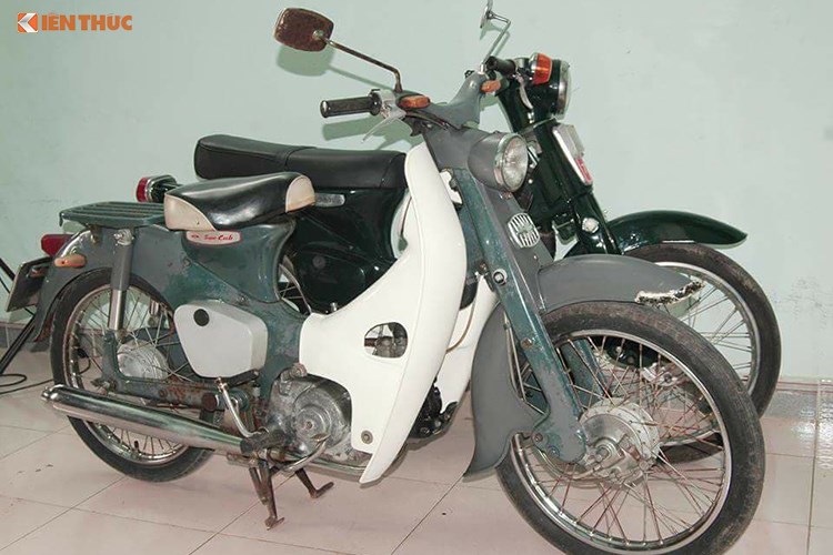 Với dung tích 50 cc, động cơ của xe đạt công suất tối đa 4,5 mã lực kèm hộp số 3 cấp côn tự động. Là thế hệ Cub đầu tiên, chiếc xe cũng sử dụng hệ thống điện má vít 6V thay vì CDI 12V như các thế hệ sau này.