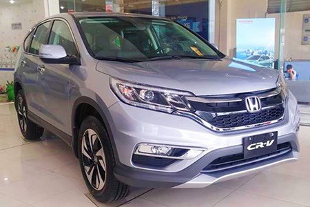 CR-V 2017 được trang bị động cơ 4 xi-lanh thẳng hàng, tăng áp i-VTEC Turbo 1.5l. Tuy nhiên với một số thay đổi, Honda đã nâng công suất lên 190 mã lực và mô-men xoắn cực đại đạt 242 Nm. Bên cạnh đó, phiên bản động cơ 2.4l nạp khí tự nhiên của thế hệ hiện tại cũng tái xuất hiện với công suất 184 mã lực và m