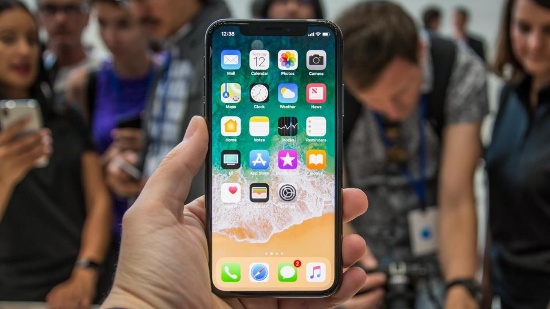 Công nghệ màn hình OLED trên iPhone X là rất mới đối với Apple, nhưng thực tế công nghệ màn hình này lại do chính Samsung cung cấp. 