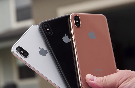 Cũng sở hữu tính năng camera kép như Galaxy Note 8, nhưng chỉ có iPhone X được trang bị tính năng OIS cho cả hai camera, còn iPhone 8 Plus thì không. 