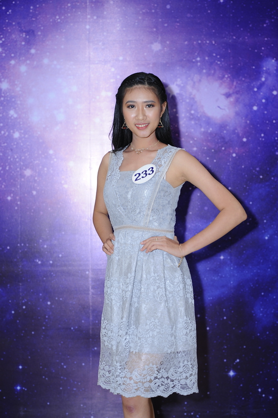 Quế Phi chia sẻ, mẹ là người ủng hộ cô tham gia cuộc thi, vì thế, cô đến với đấu trường sắc đẹp này không chỉ chiến đấu cho riêng mình mà quan trọng, cô muốn mẹ được tự hào. Lâm Quế Phi là ẩn số thú vị mà chương trình “Tôi là Hoa hậu Hoàn vũ Việt Nam” dành đến cho khán giả.