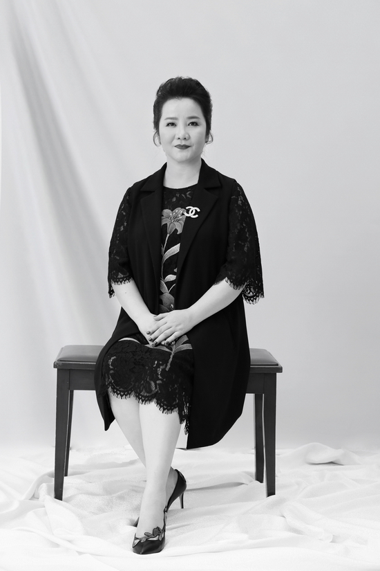 Với kinh nghiệm nhiều năm trong lĩnh vực định hướng và đào tạo nhân cách, nhiều học trò của trường John Robert Powers đã trở thành những gương mặt sáng giá trong thị trường sắc đẹp Việt Nam như: Hoa hậu Phạm Hương, Á hậu Thiên Lý, Hoa hậu Đặng Thu Thảo…