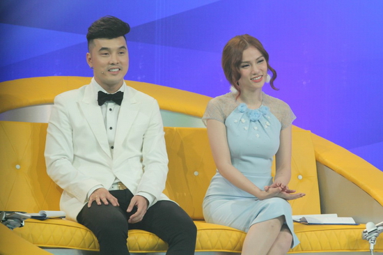 Hai giám khảo khách mời tuần này là Ưng Hoàng Phúc và Thu Thủy