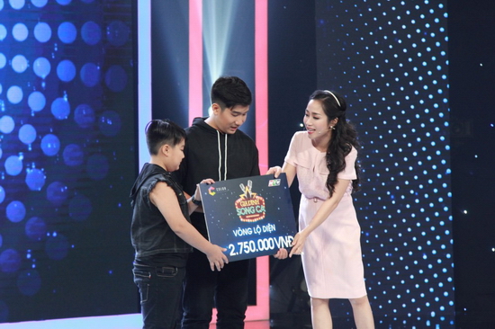 Như vậy, hai cặp đôi có số điểm thấp nhất là Hoàng Nam - Nhật Phúc và Bích Ngọc - Uyên Minh sẽ ra về với giải thưởng lần lượt là 2 triệu 750 nghìn đồng và 2 triệu 850 nghìn đồng.